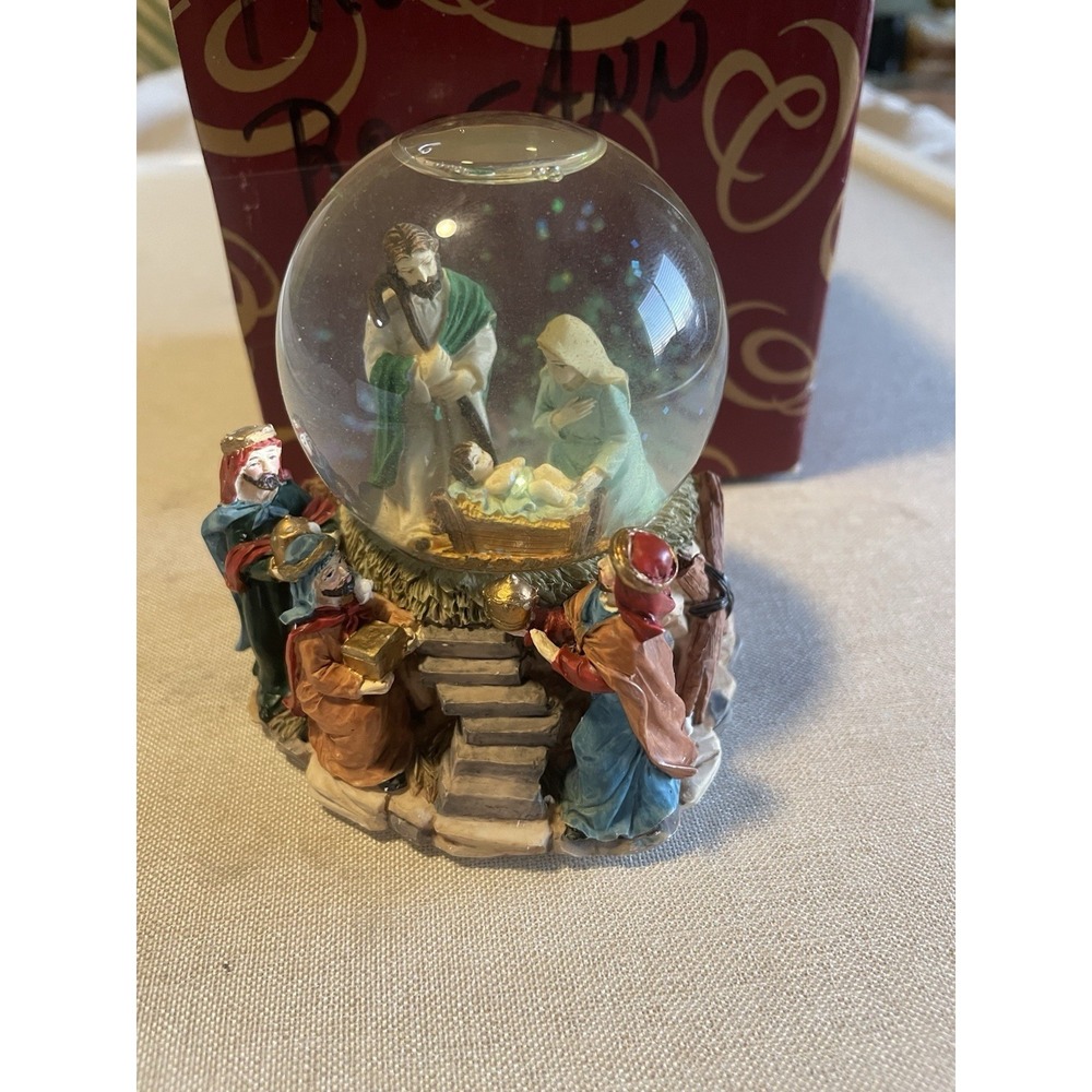 San Francisco Music Box Company Mini‎ Nativity Set Waterglobe Snow Globe Musical
